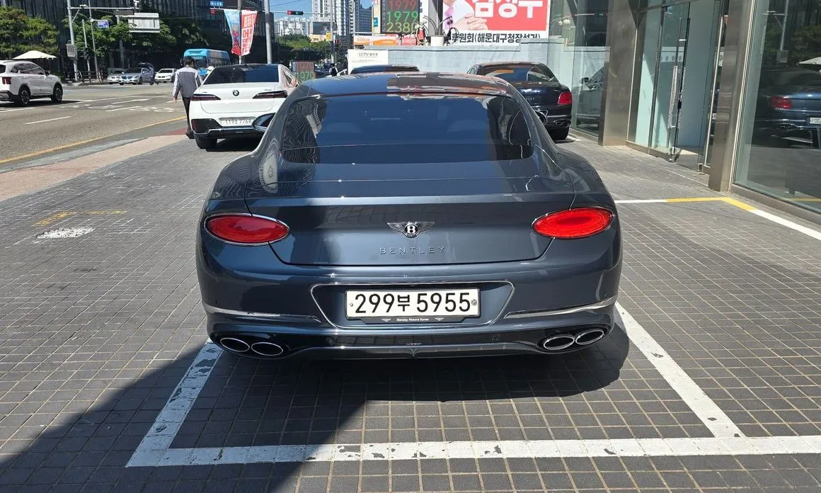 Bentley Continental 2023 из KR, фото 8