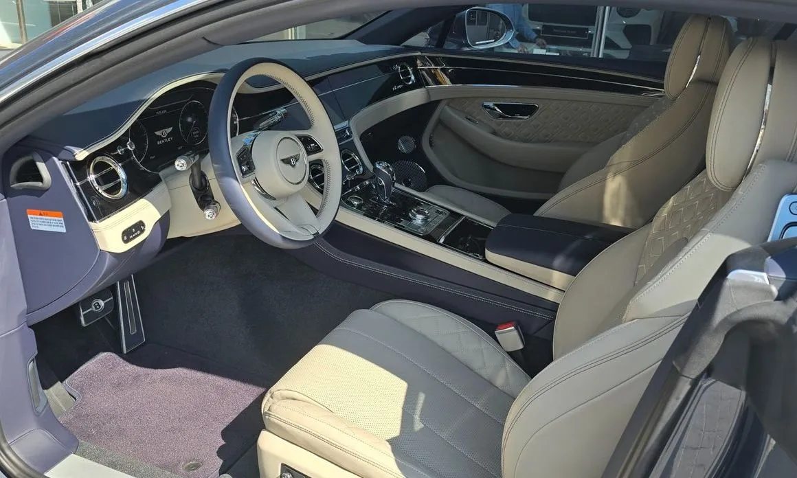 Bentley Continental 2023 из KR, фото 2