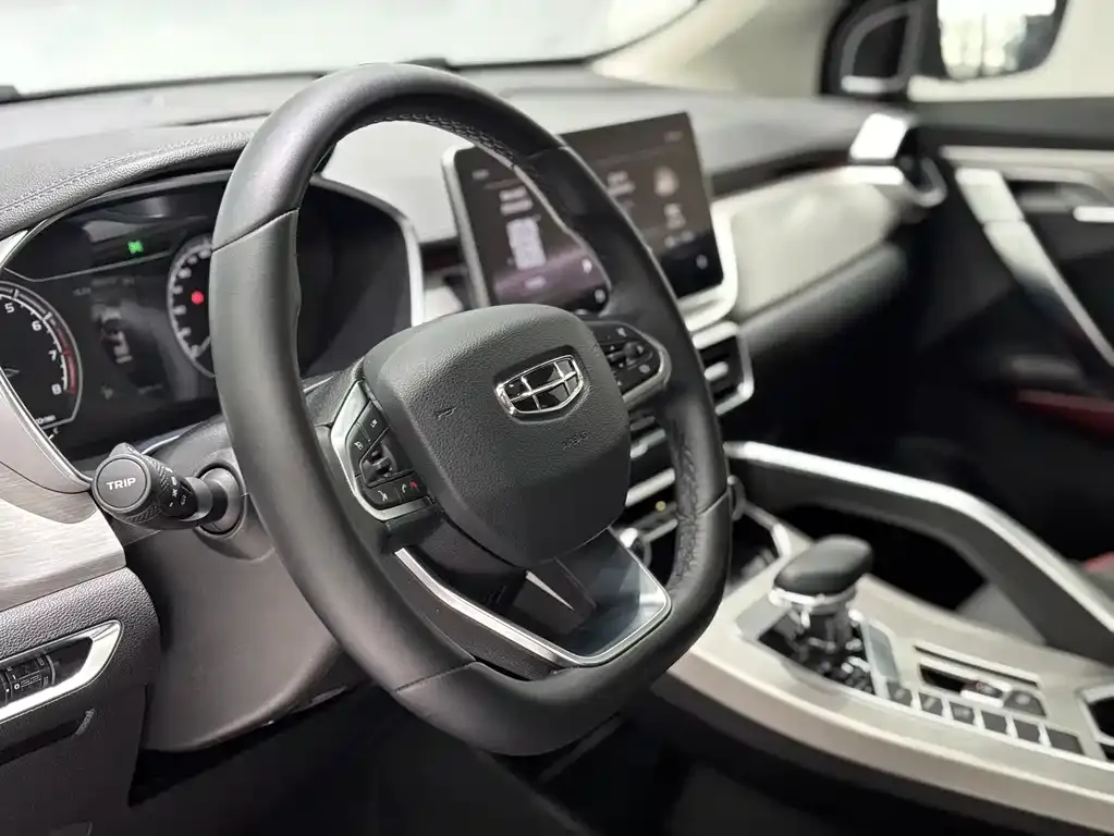 Geely Binyue — фото 10