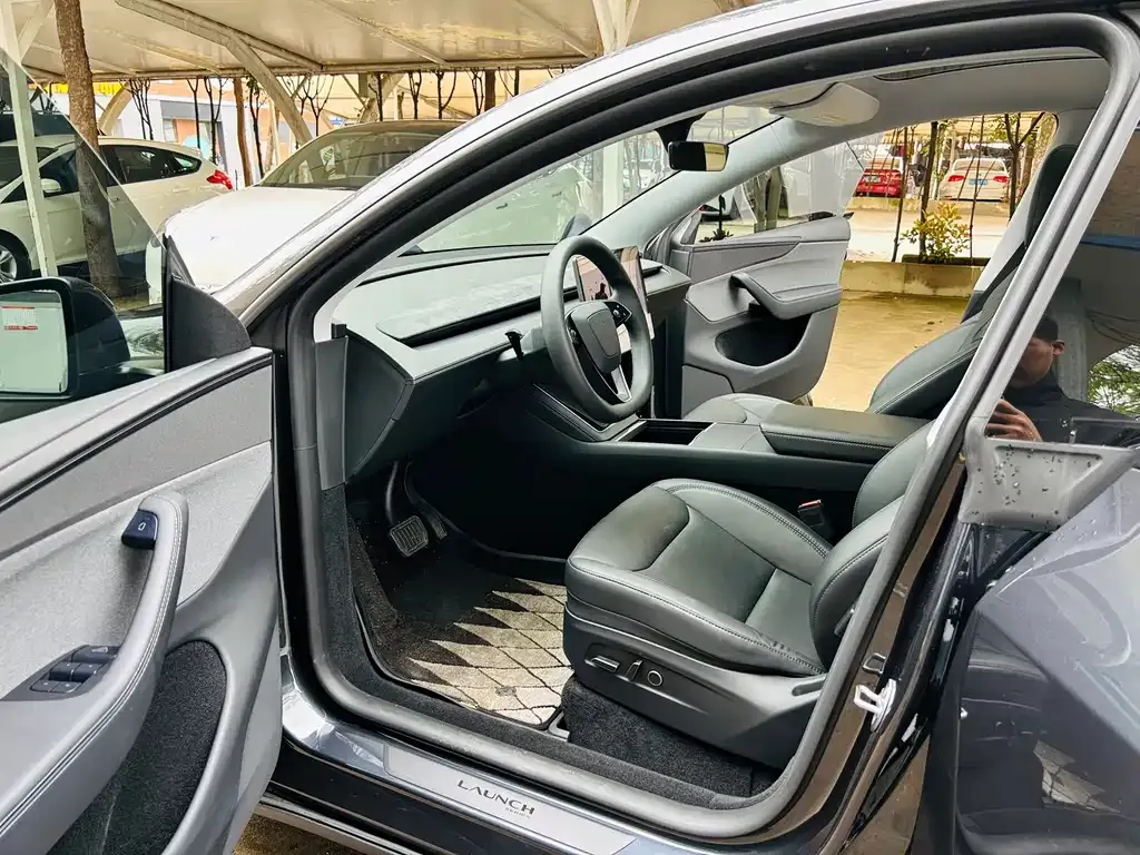Tesla Model Y — фото 7