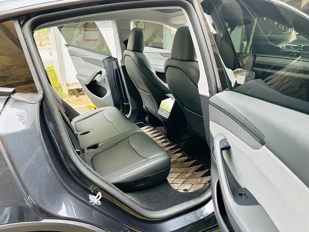Tesla Model Y — фото 5