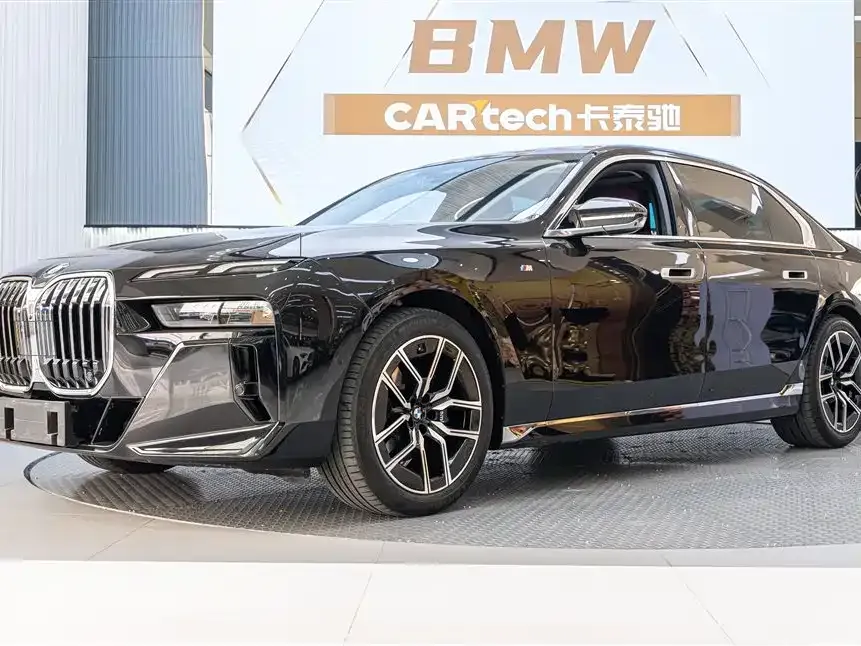 BMW 7 Series — фото 1