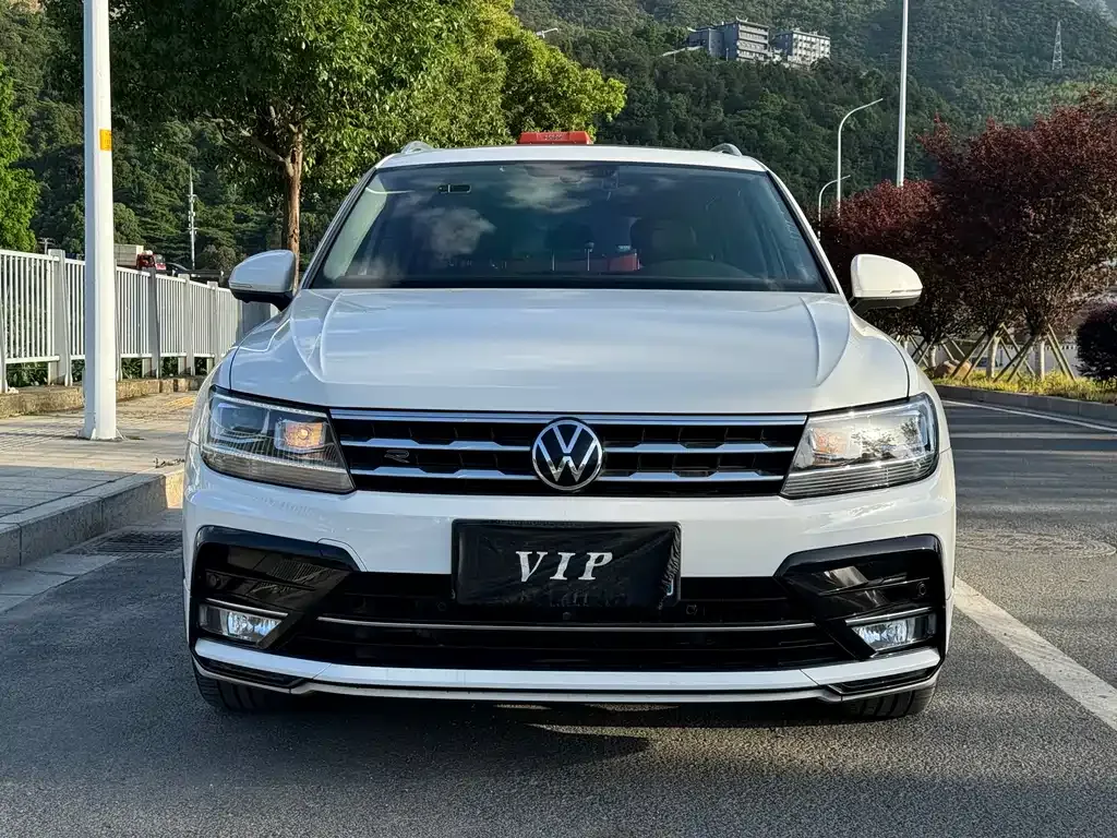 Volkswagen Tiguan L — фото 8