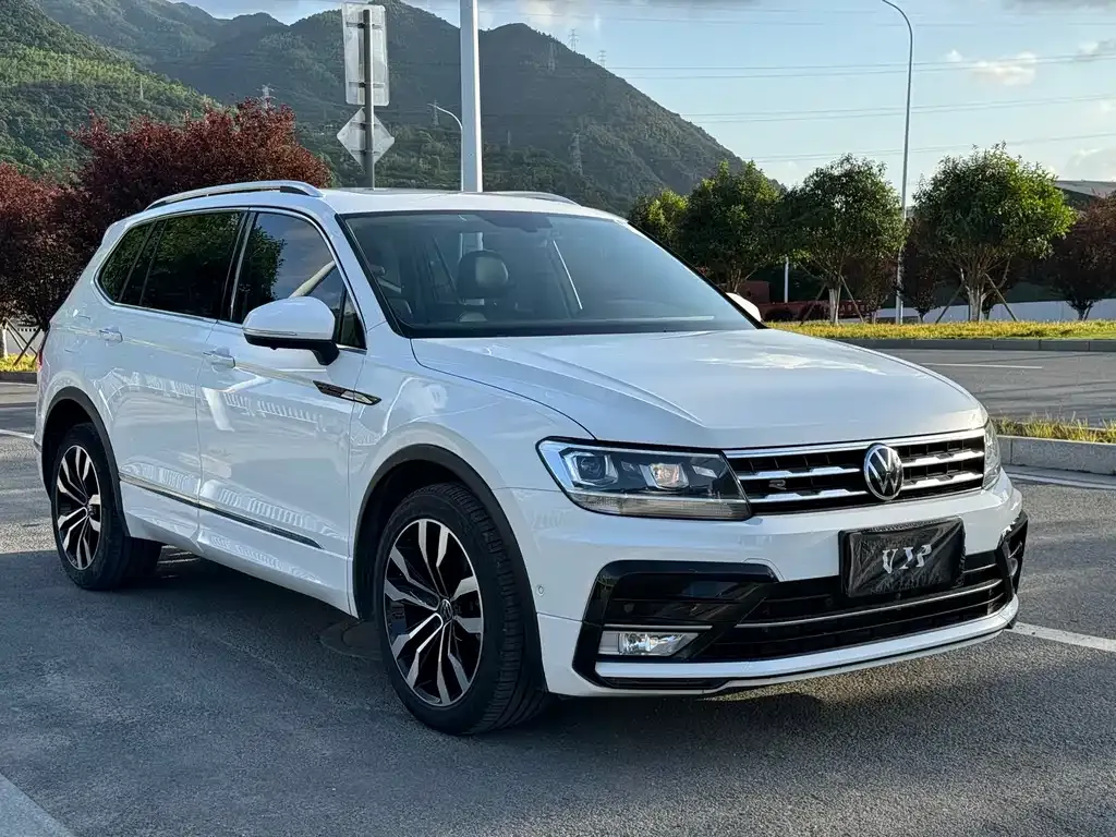 Volkswagen Tiguan L — фото 7