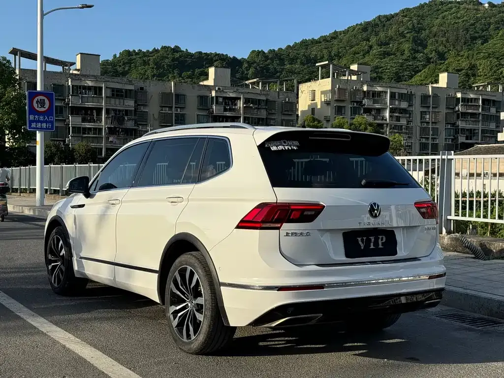 Volkswagen Tiguan L — фото 5