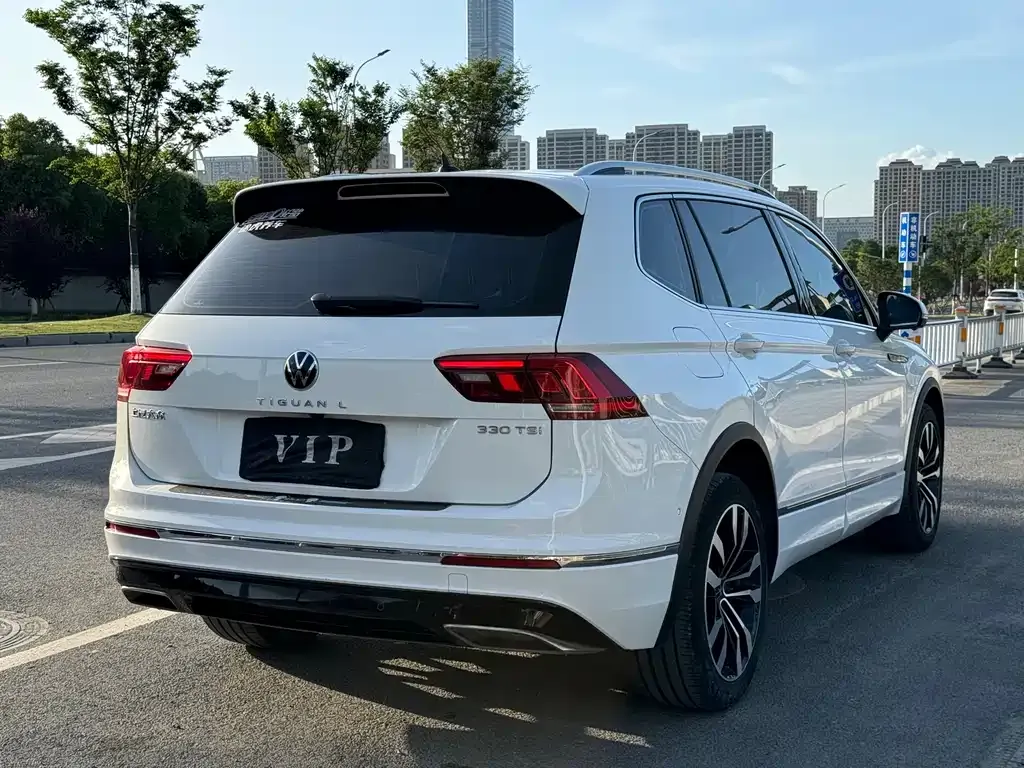 Volkswagen Tiguan L — фото 10