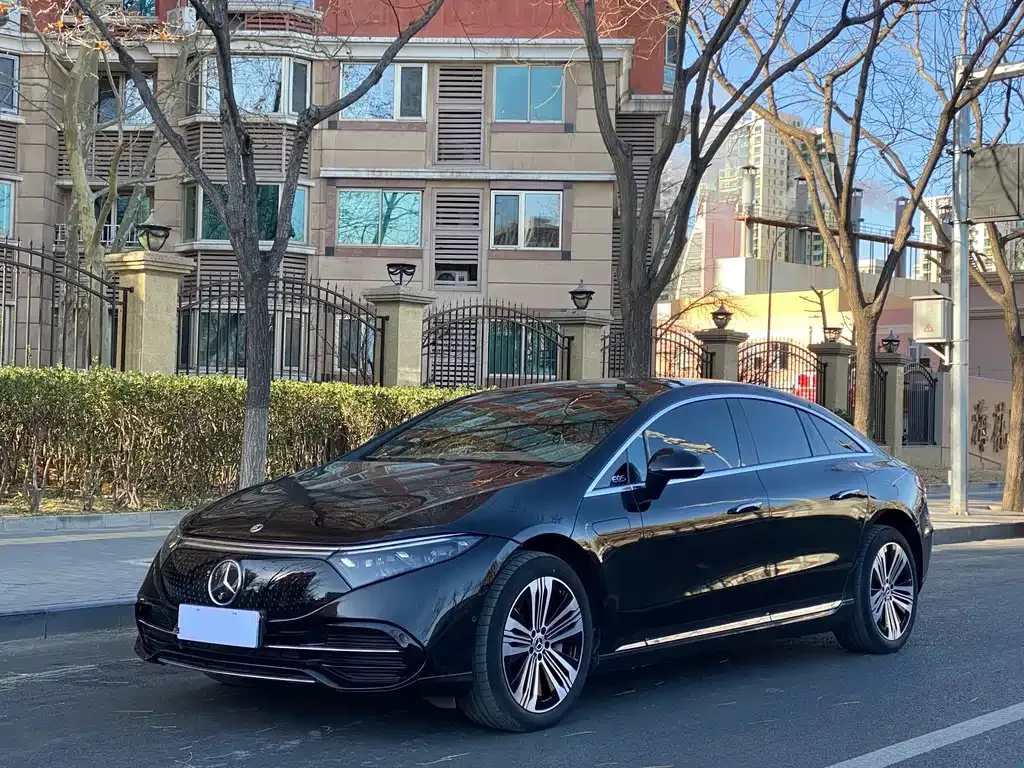 Mercedes-Benz EQS — фото 1