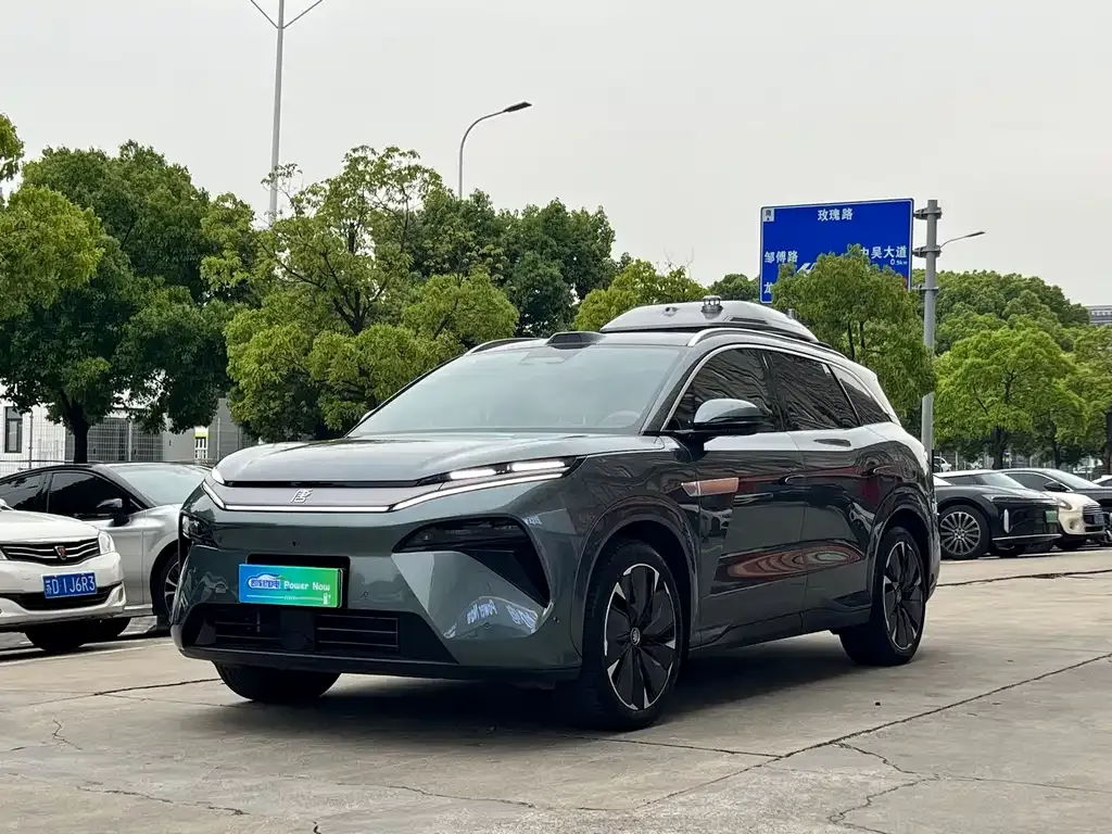 BYD Tang L — фото 1