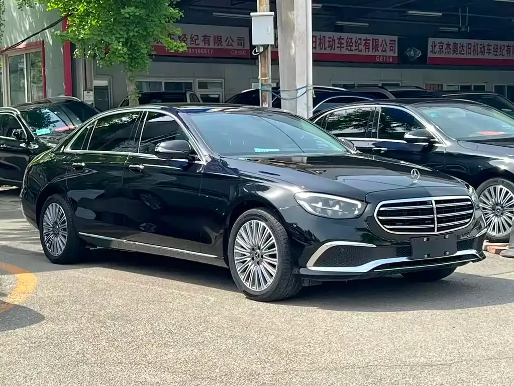 Mercedes-Benz E-Class — фото 10
