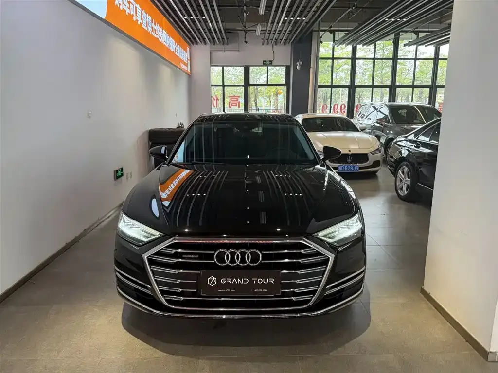 Audi A8 — фото 2