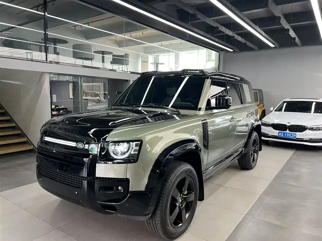 Land Rover Defender — фото 1
