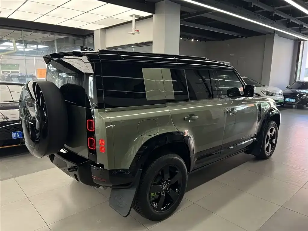Land Rover Defender — фото 10