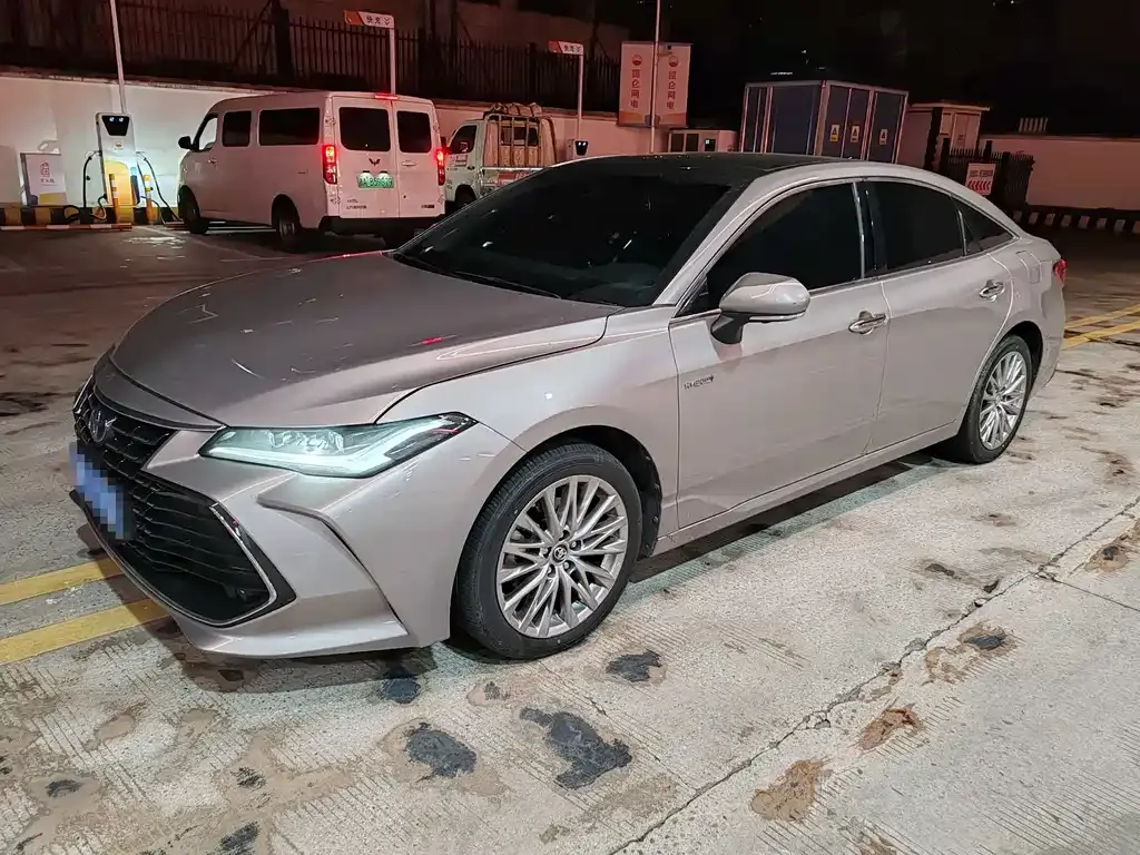 Toyota Avalon — фото 1
