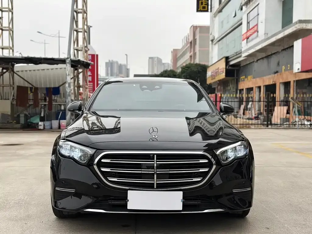 Mercedes-Benz E-Class — фото 4