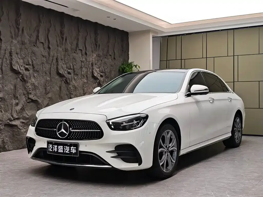 Mercedes-Benz E-Class — фото 1
