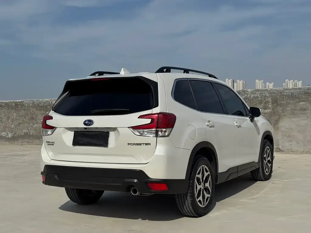 Subaru Forester — фото 4