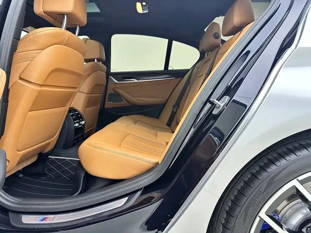 BMW 5 Series (Import) 2023 из CN, фото 5
