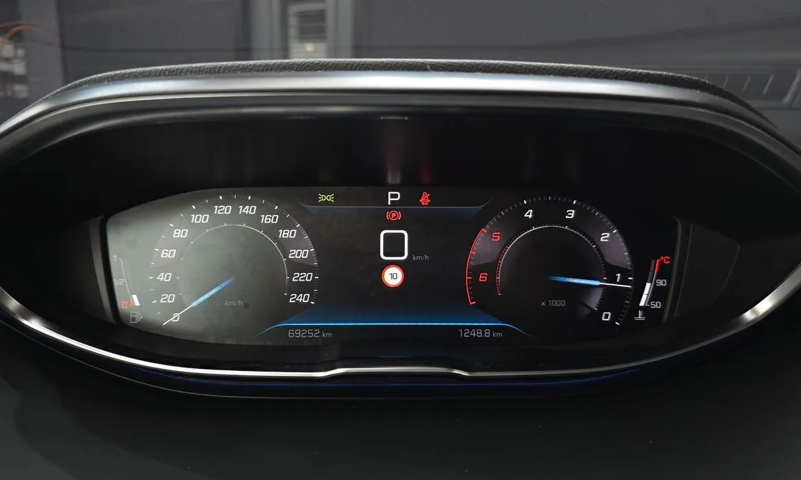 Peugeot 5008 2021 из KR, фото 5