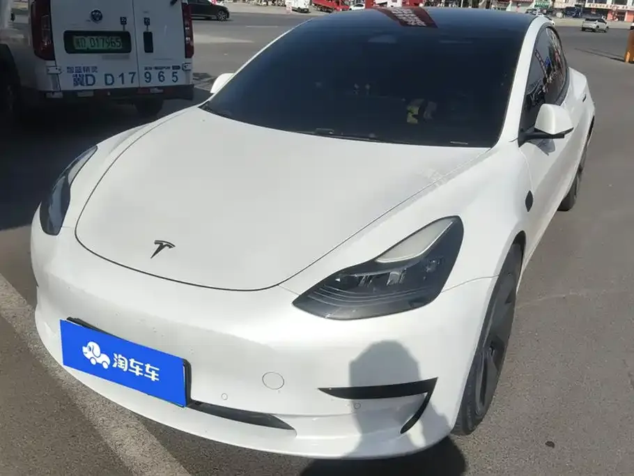 Tesla Model 3 — фото 1