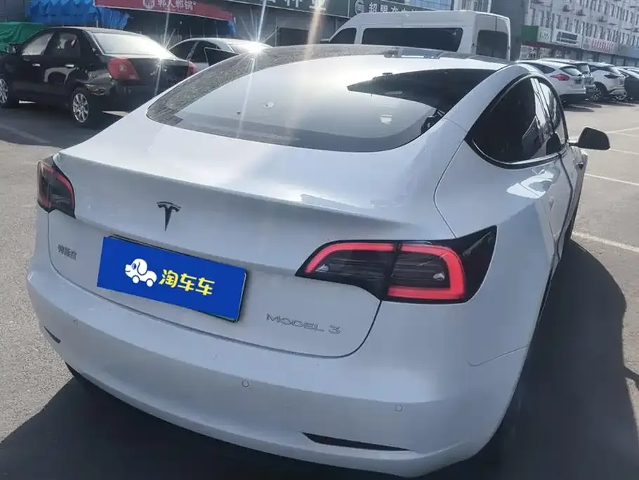 Tesla Model 3 — фото 4
