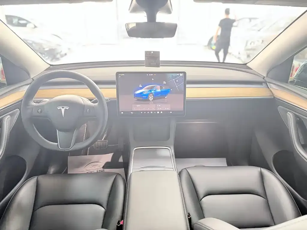 Tesla Model Y — фото 4