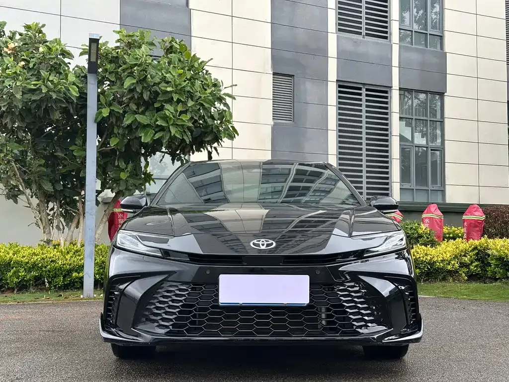 Toyota Camry — фото 6