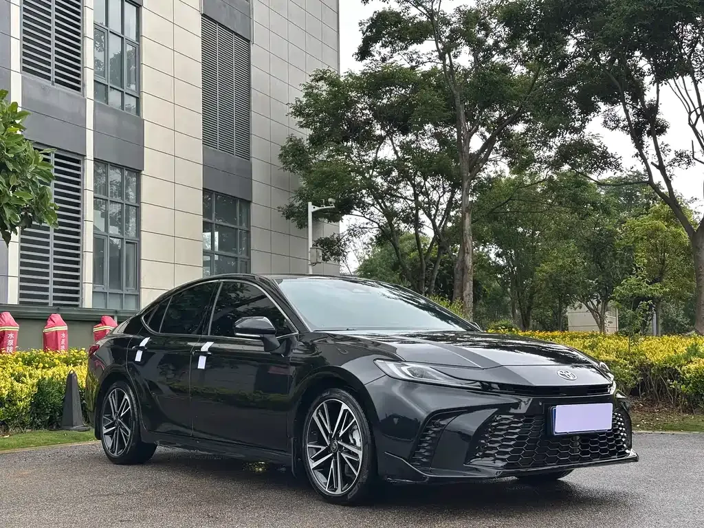 Toyota Camry — фото 10