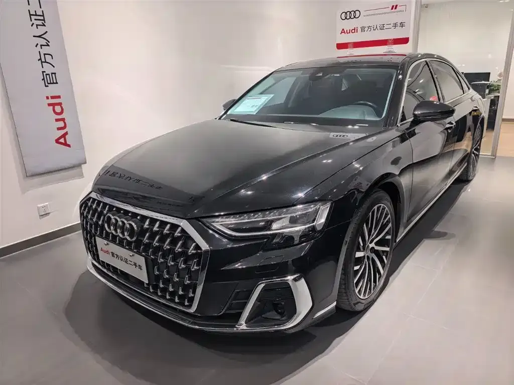 Audi A8 — фото 1