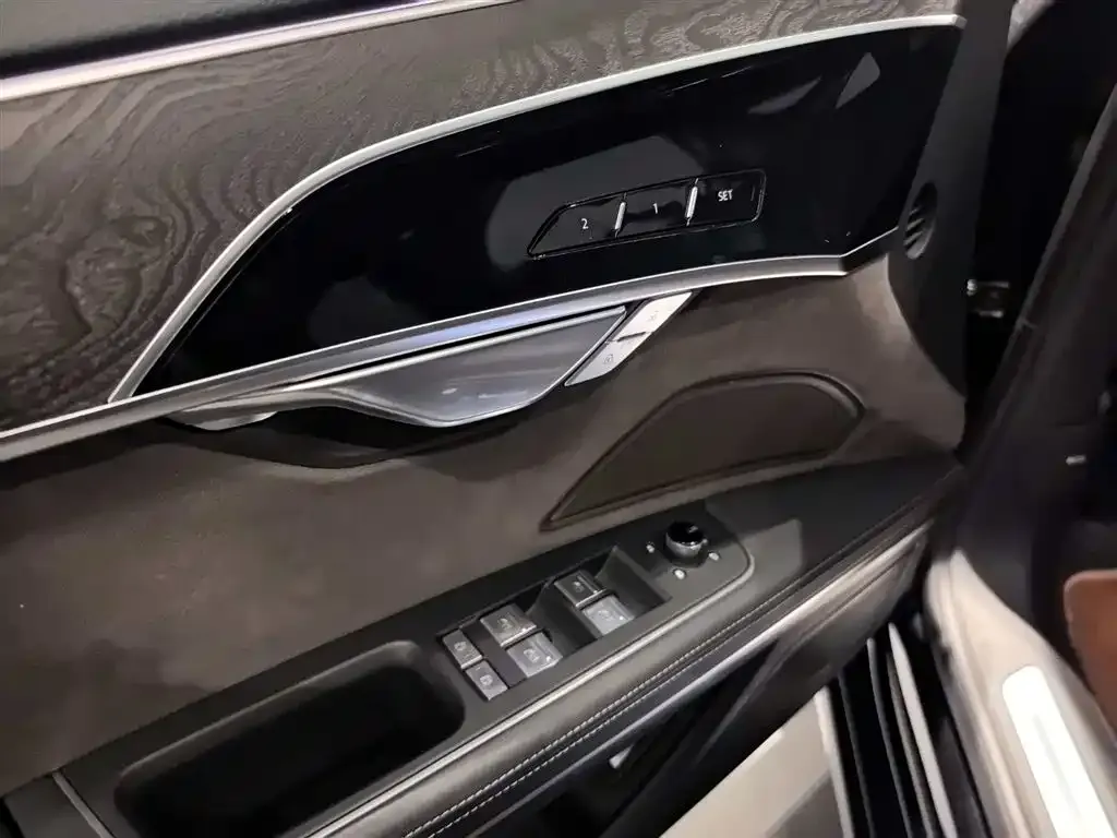 Audi A8 — фото 4