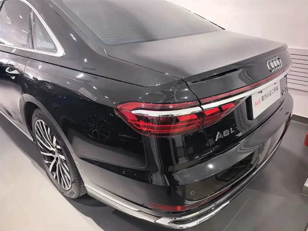 Audi A8 — фото 9