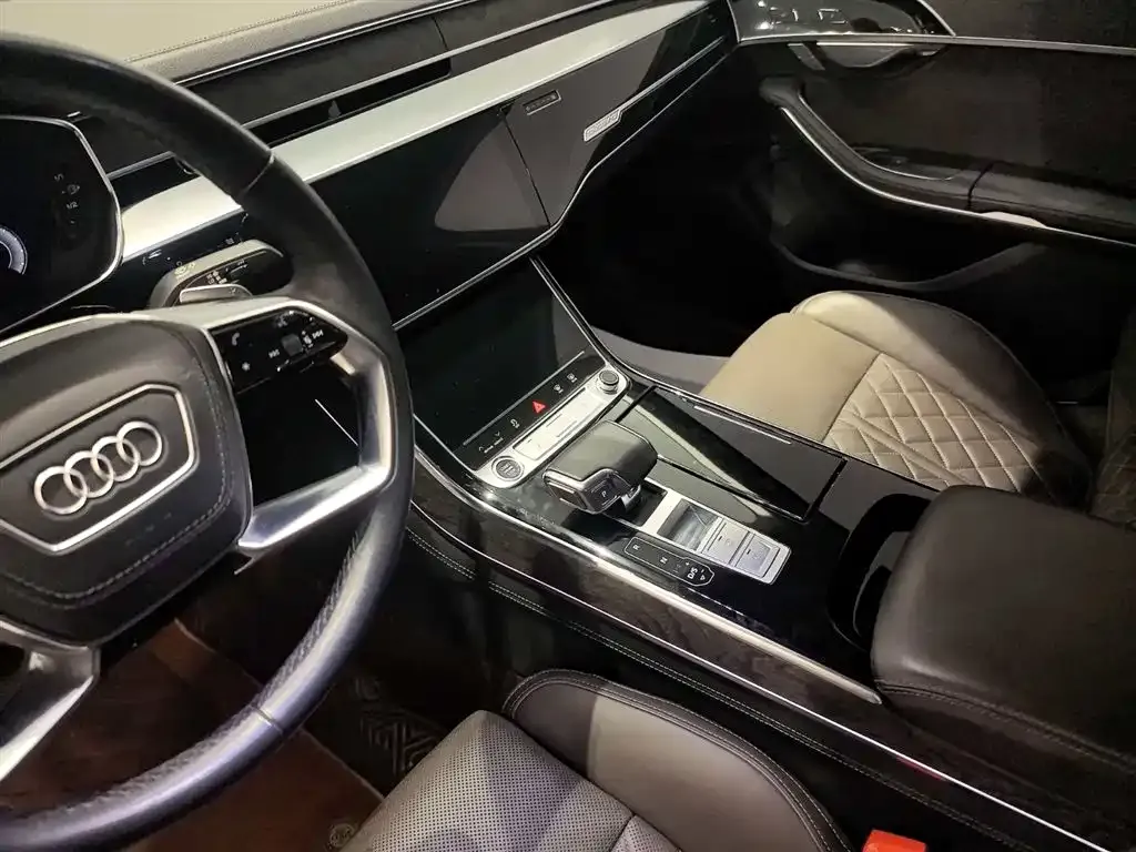 Audi A8 — фото 5