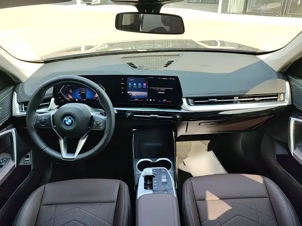 BMW iX1 2025 из CN, фото 4