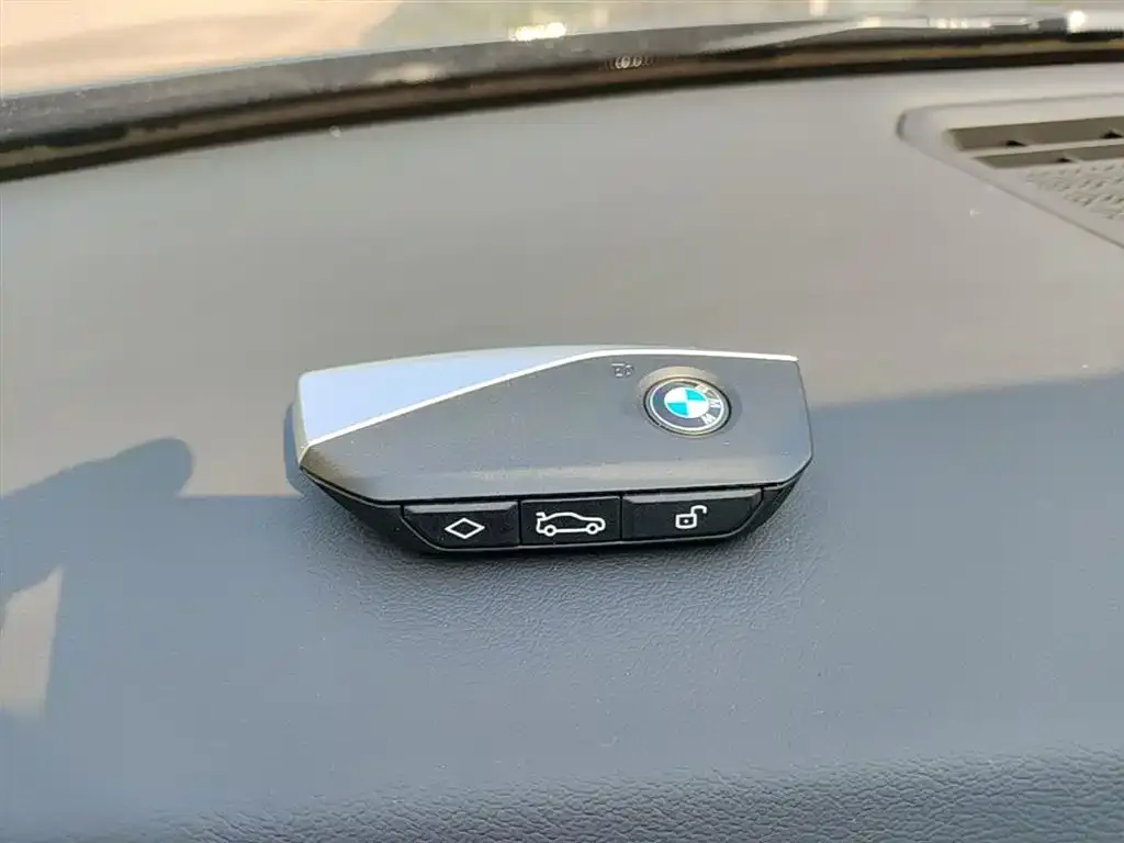 BMW iX1 2025 из CN, фото 2