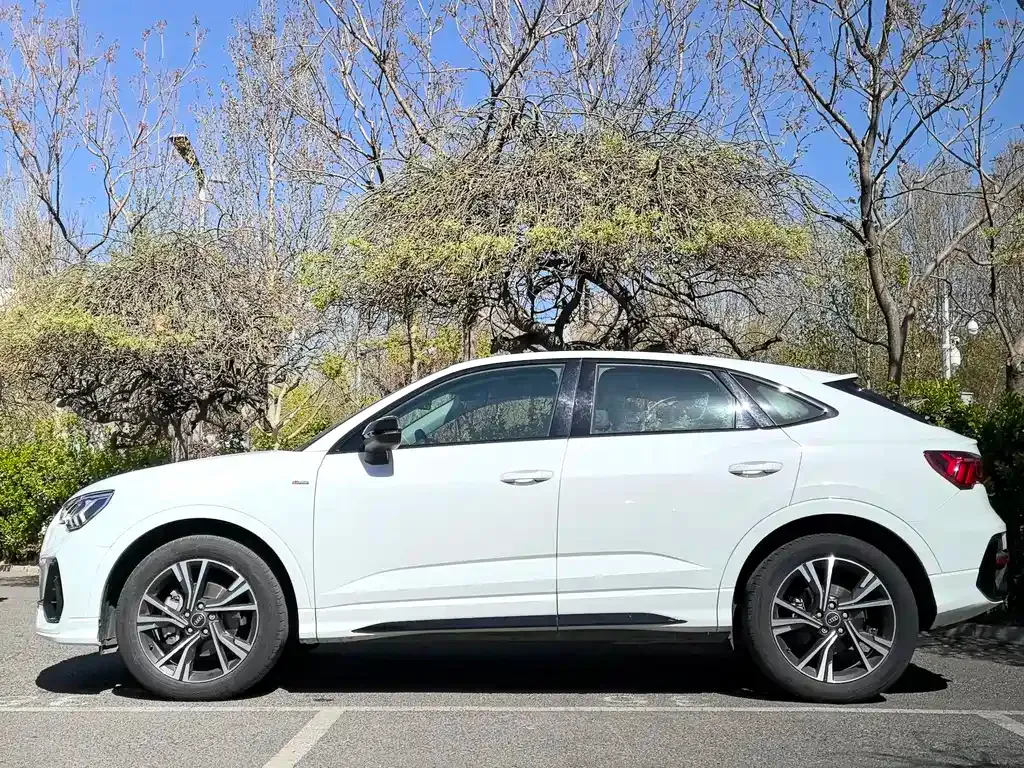 Audi Q3 Sportback — фото 10