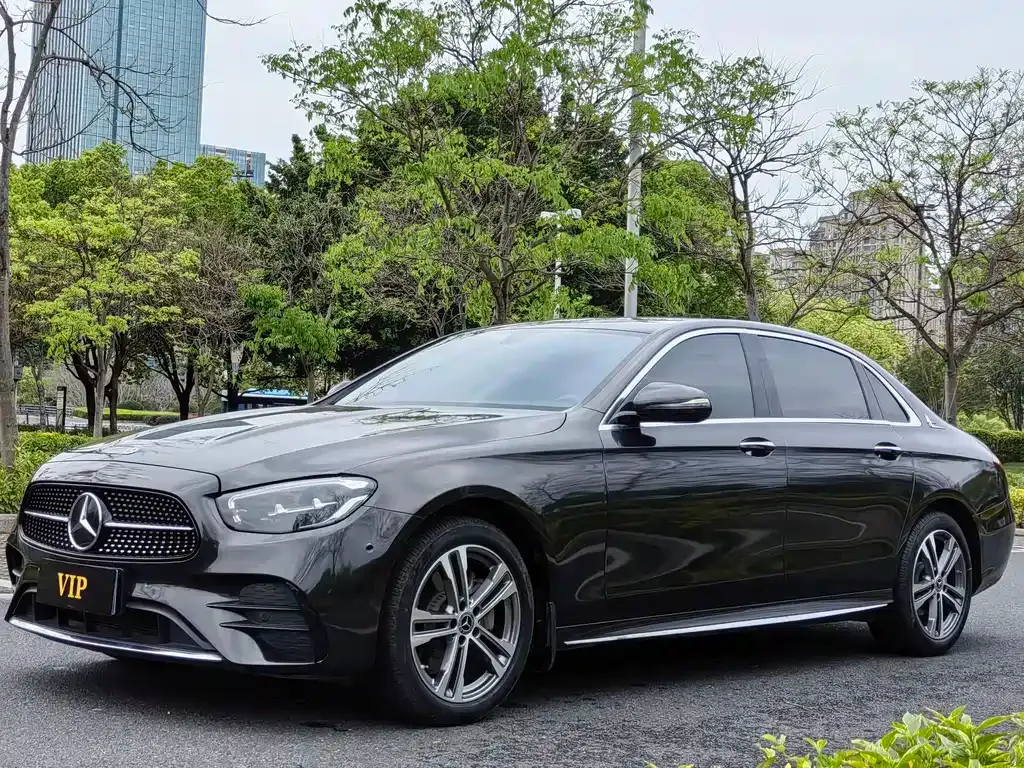Mercedes-Benz E-Class — фото 1