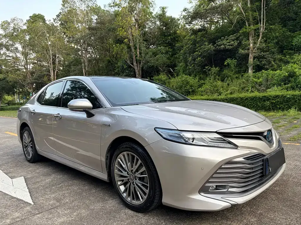 Toyota Camry — фото 9