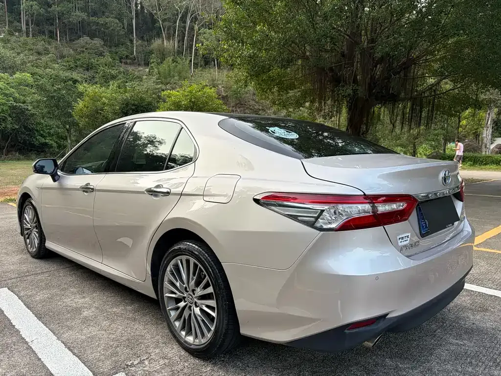 Toyota Camry — фото 7