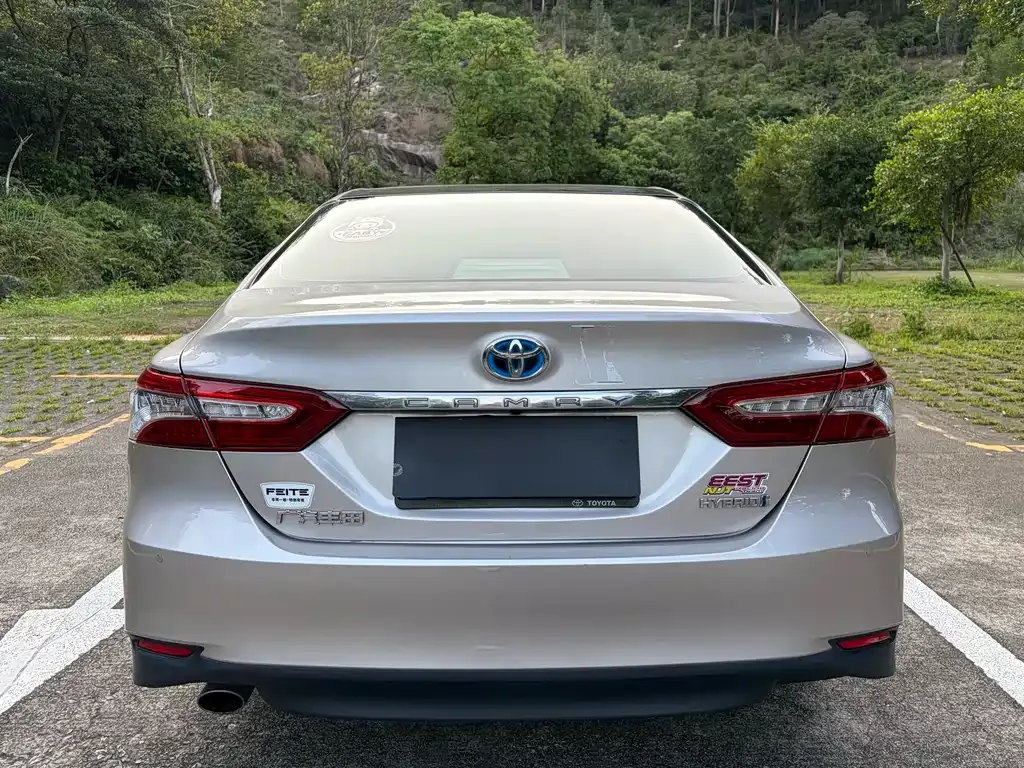 Toyota Camry — фото 5