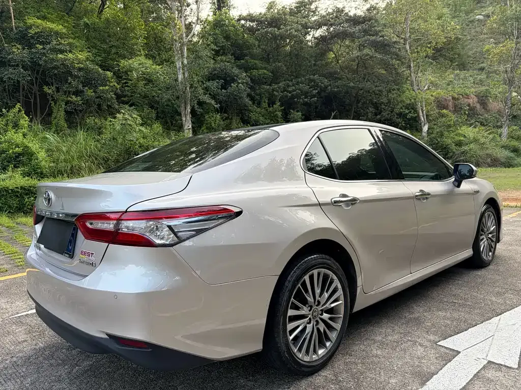 Toyota Camry — фото 8