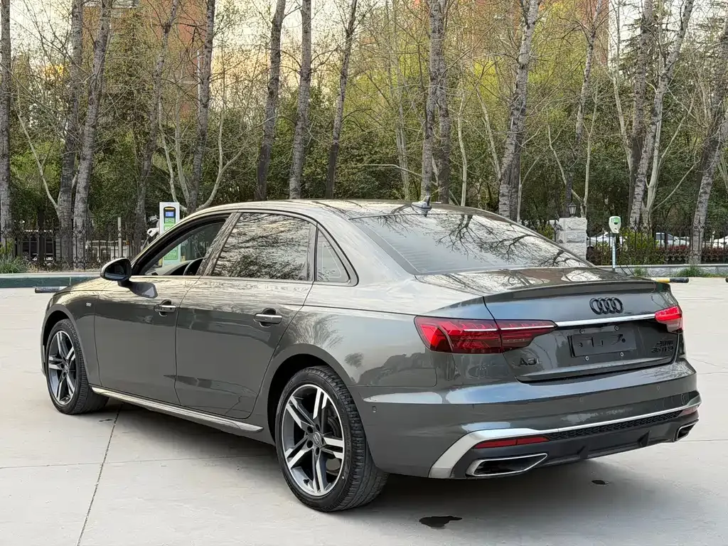 Audi A4L — фото 2