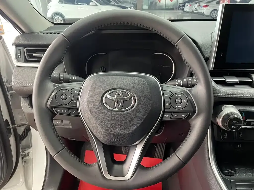 Toyota RAV4 — фото 10
