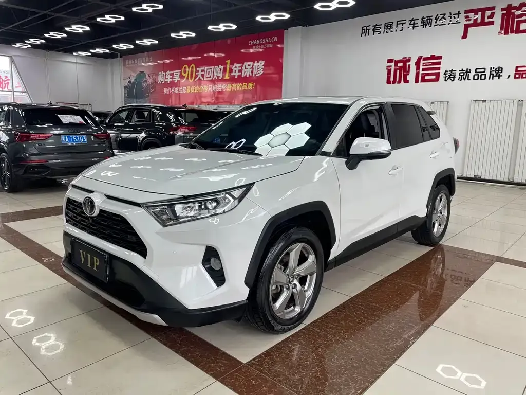 Toyota RAV4 — фото 7