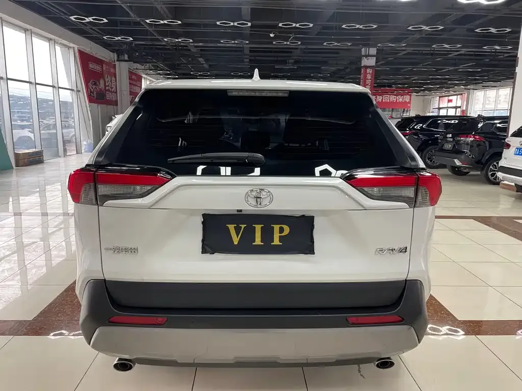 Toyota RAV4 — фото 6