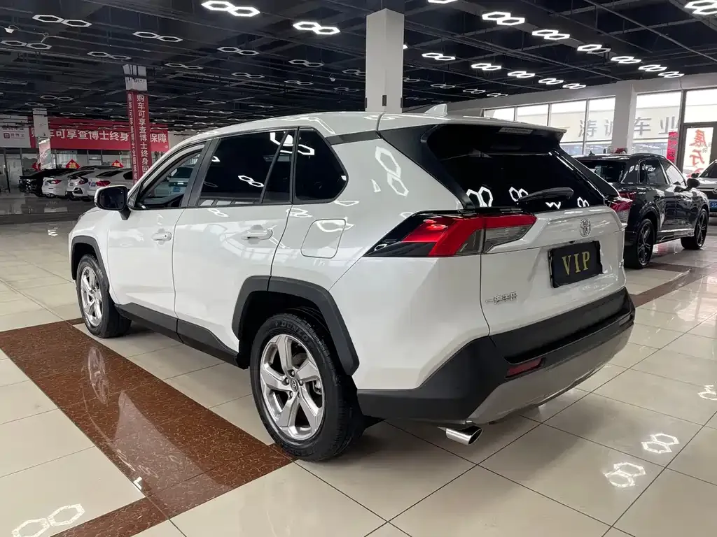 Toyota RAV4 — фото 4