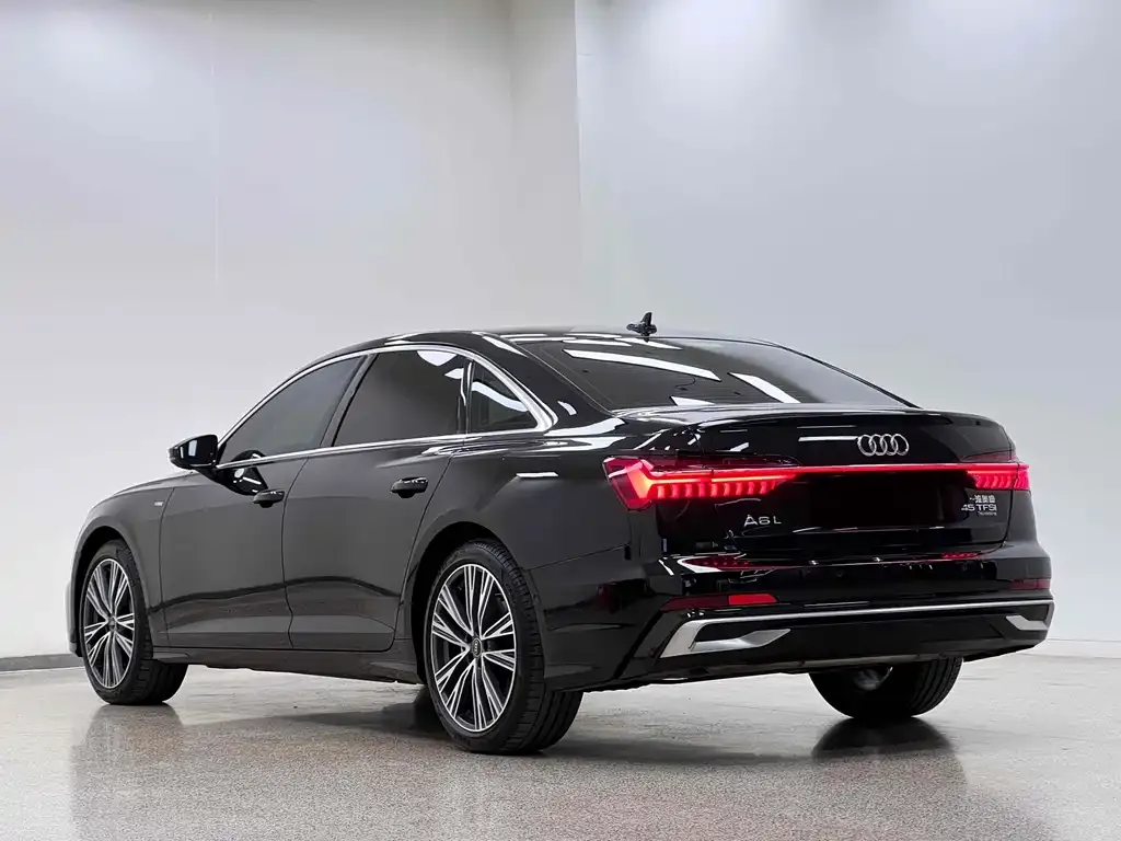 Audi A6L — фото 10