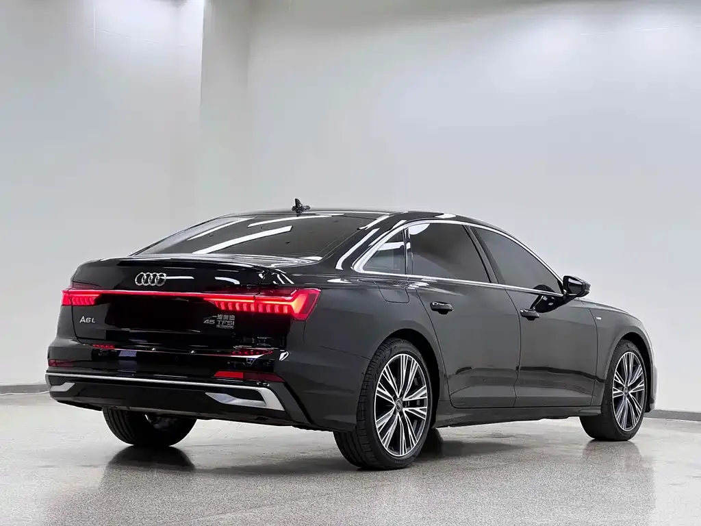 Audi A6L — фото 8
