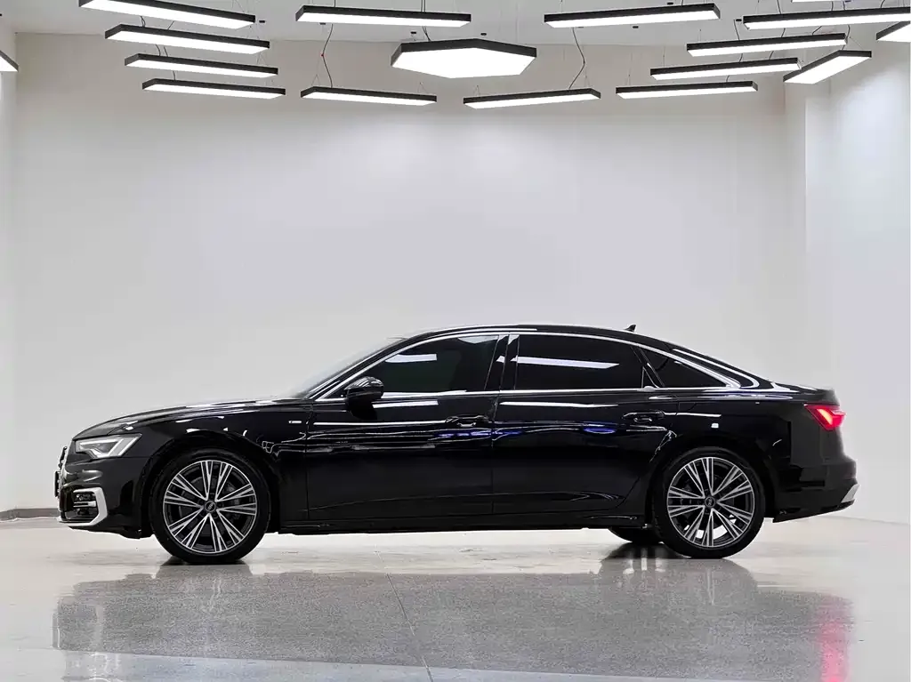 Audi A6L — фото 2