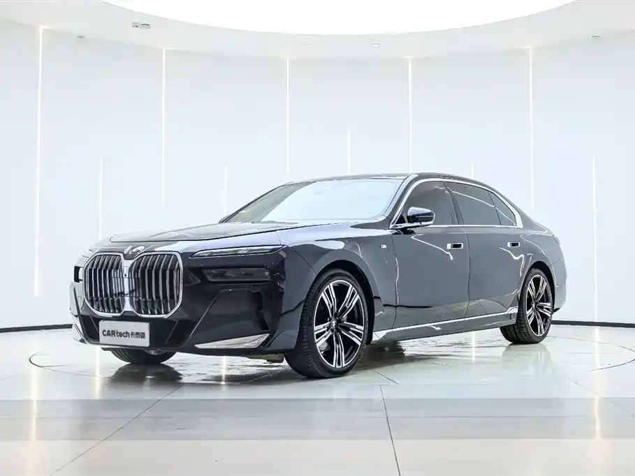 BMW 7 Series — фото 1