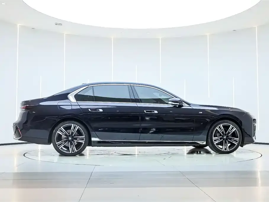 BMW 7 Series — фото 9