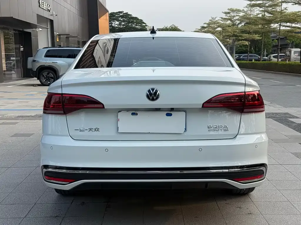 Volkswagen Bora 2023 из CN, фото 8
